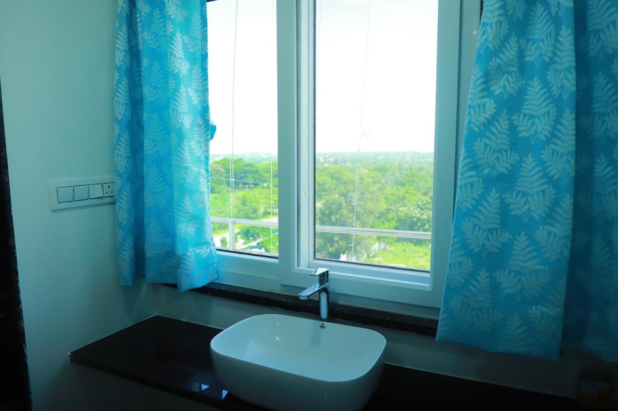 Sri Raghavendra Grand Hotel Turkapally Ngoại thất bức ảnh
