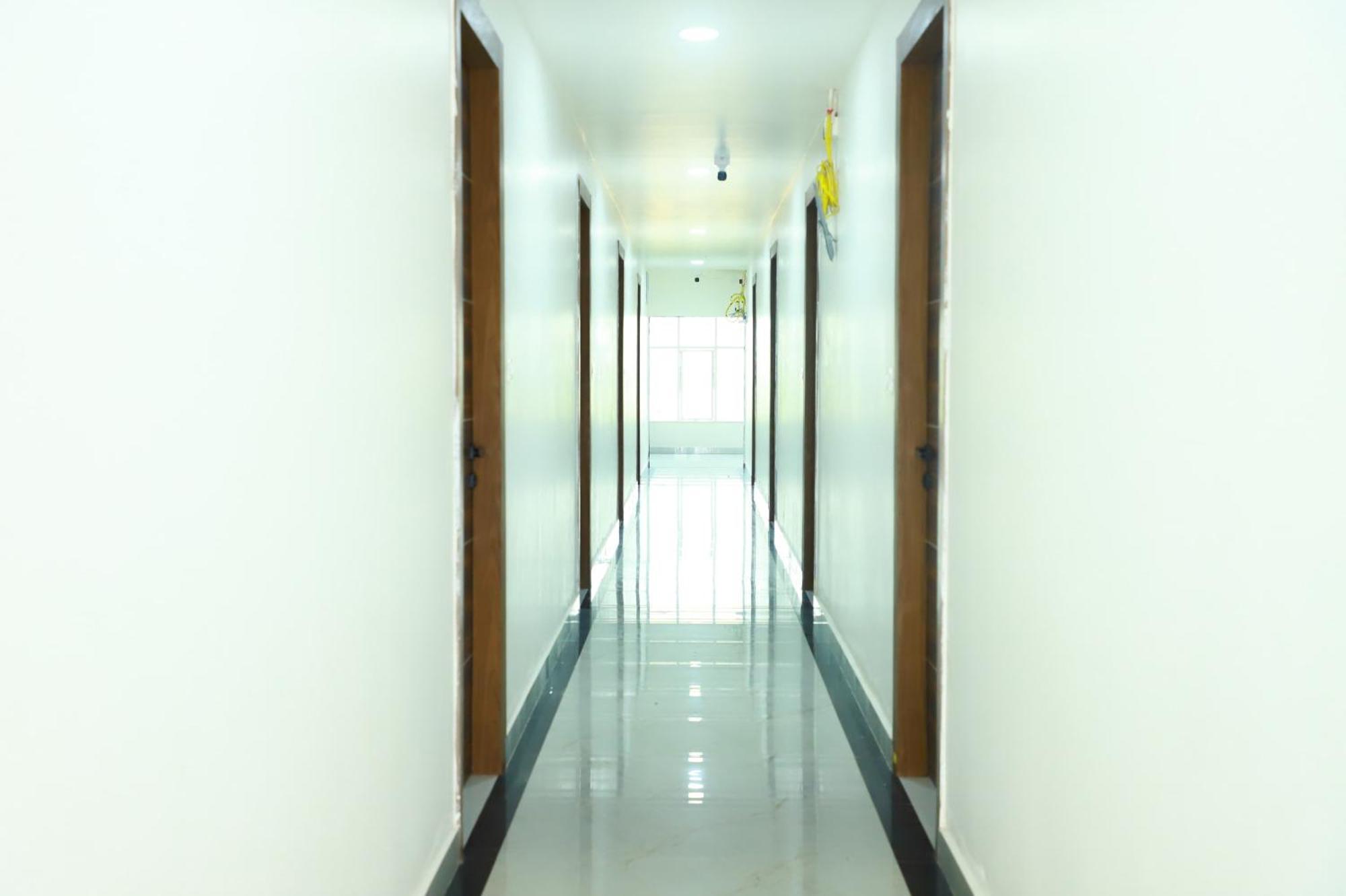 Sri Raghavendra Grand Hotel Turkapally Ngoại thất bức ảnh