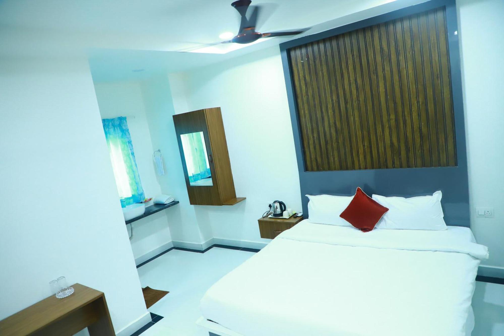 Sri Raghavendra Grand Hotel Turkapally Ngoại thất bức ảnh